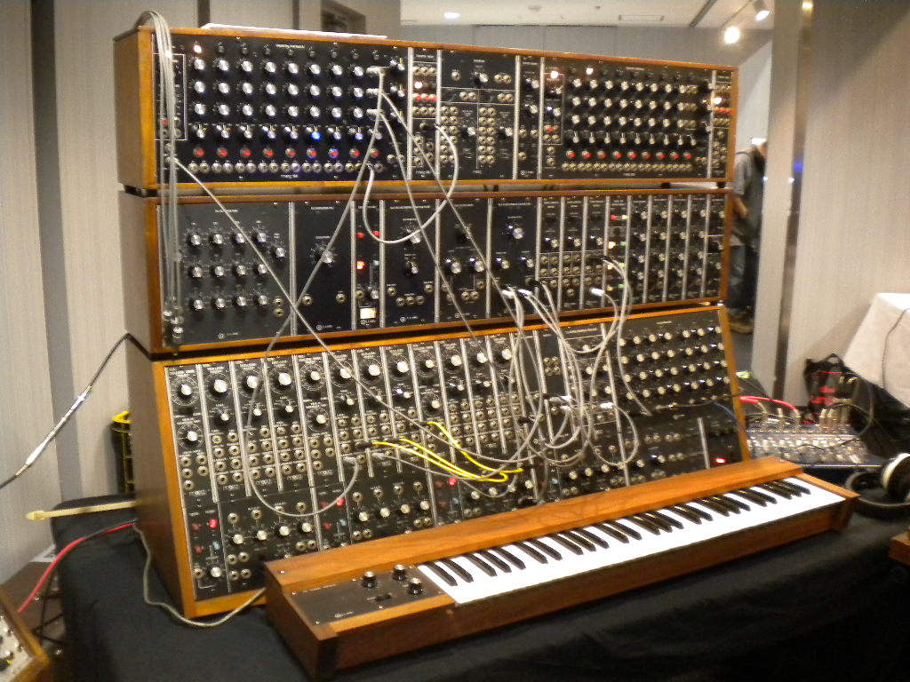 Moog synthesizer-adammuzic-edm