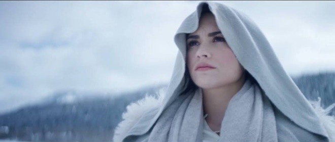 Demi Lovato dâng trào cảm xúc trong Video "Stone Cold".