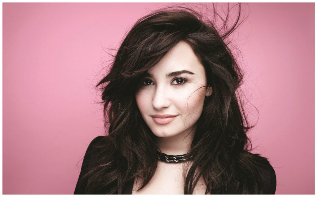 Demi Lovato mang  "Confident"  đến với Top 10 American Idol.