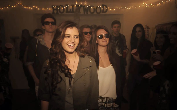 Rebecca Black trong video “The Great Divide”