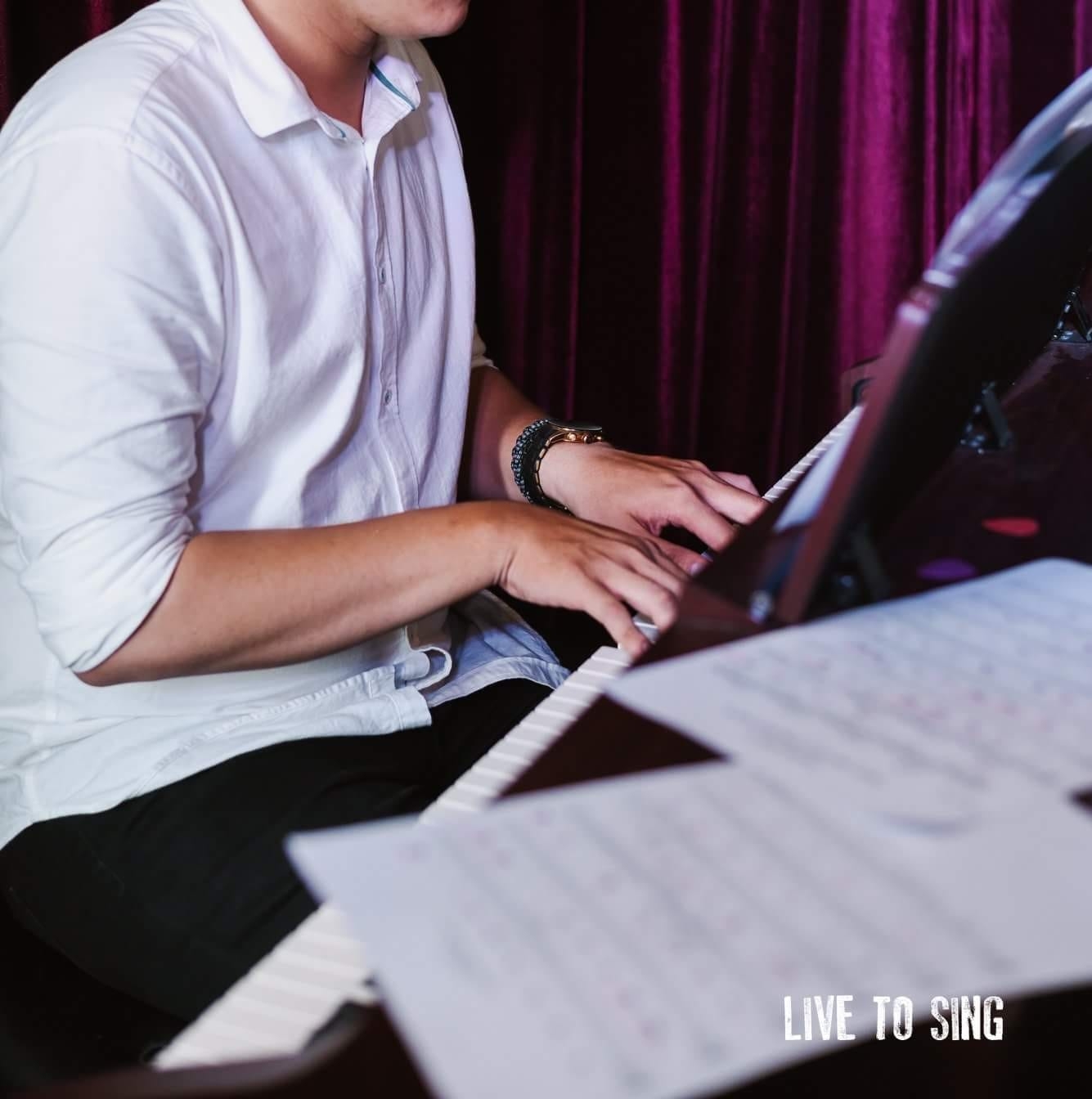 ADAM Muzic Hữu Duy giáo viên piano nhà sản xuất âm nhạc
