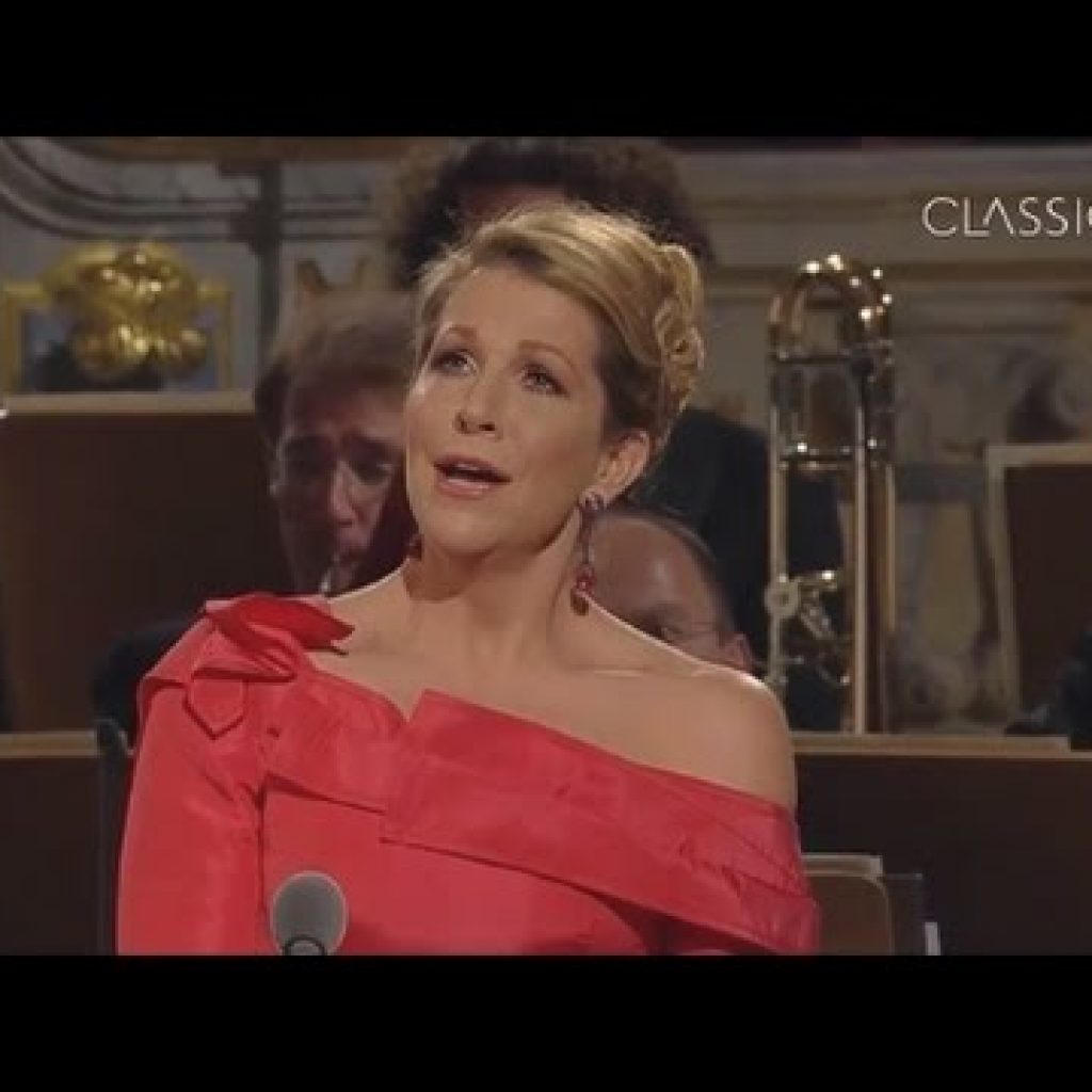 Joyce Didonato đang hát ca khúc Salva Regina của Puccini. Nguồn video: youtube