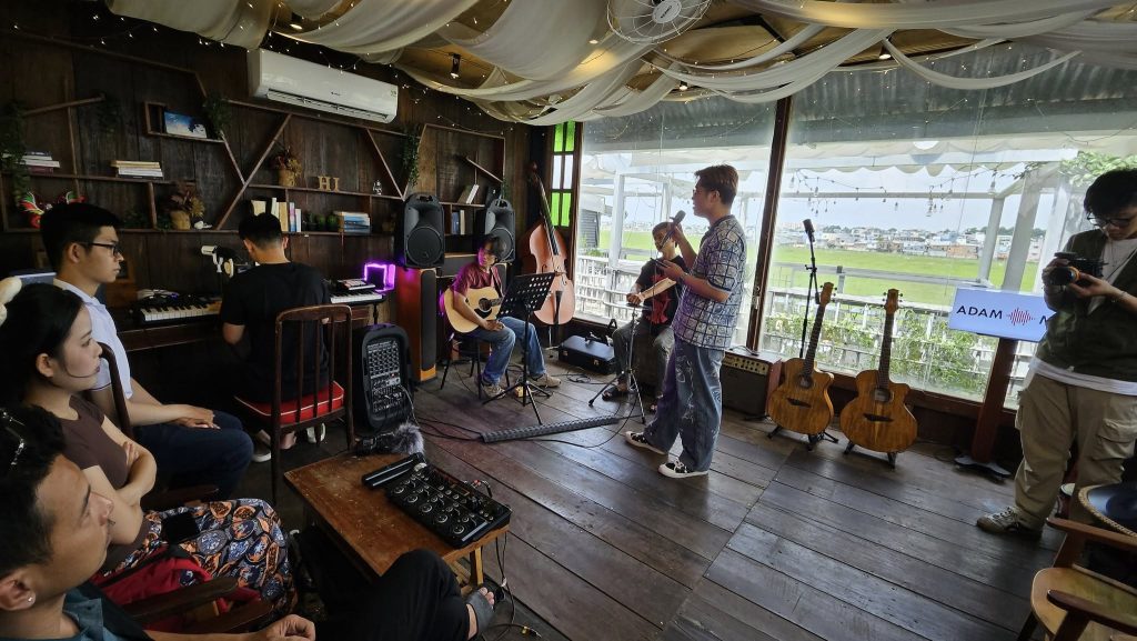 Phòng học nhạc cực chill tại Adam Muzic